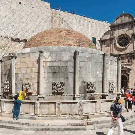 Cozy Apartment Mlini